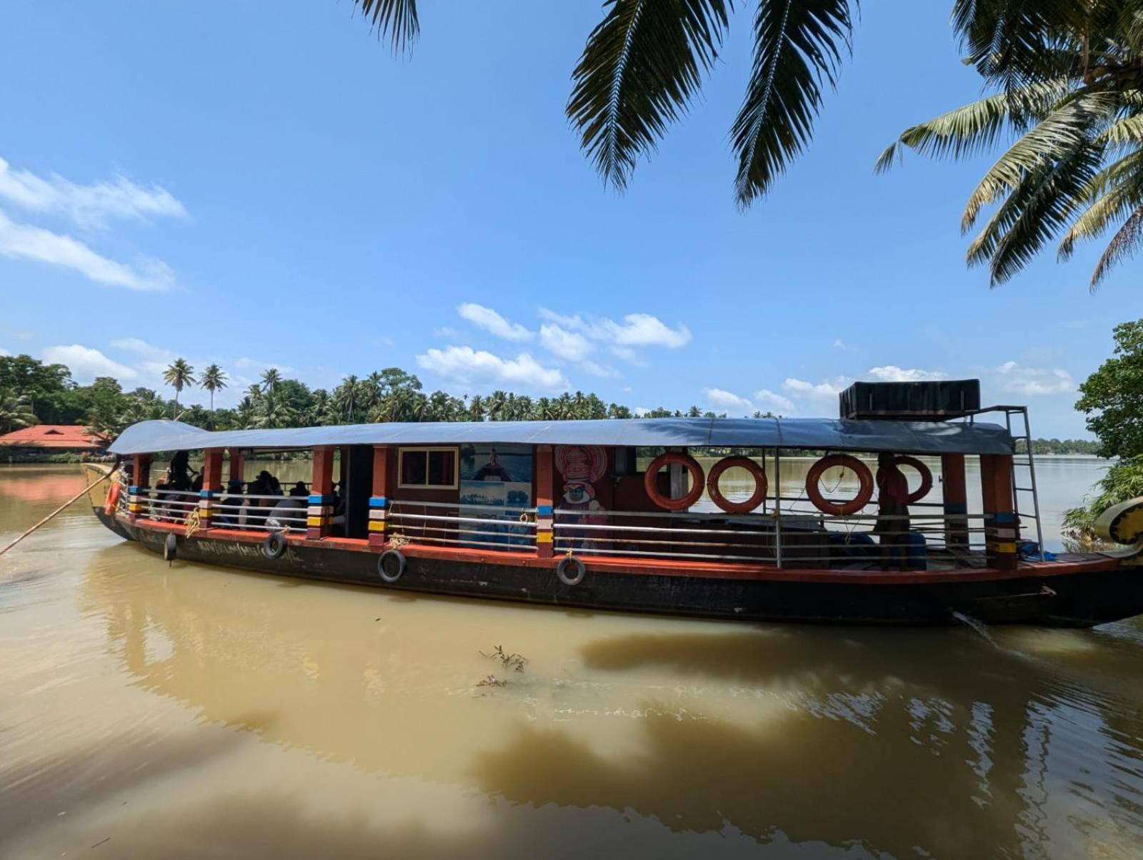 Islandstay-A Riverside Property Коллам Экстерьер фото