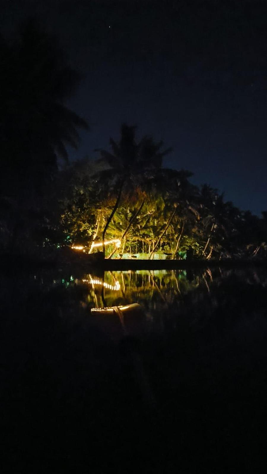 Islandstay-A Riverside Property Коллам Экстерьер фото